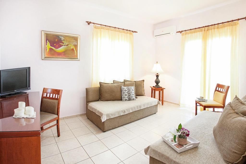 Nimfi Hotel, Skiathos 酒店 Megali Ammos (Skiathos)